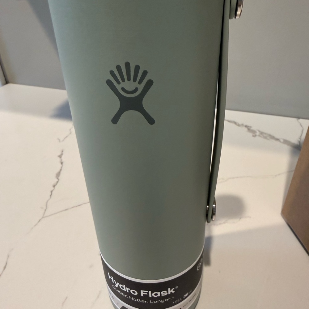 Hydro Flask Insulated Thermos Bottle with cup - Picture 4 of 8